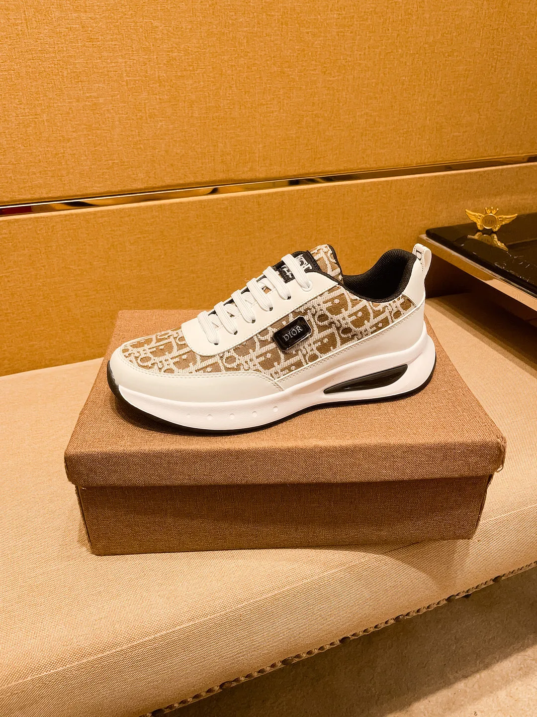 🚘🚘Factory batch 440 💰[Dior]🔥 High-end men's shoes brand official website 1:1 latest masterpiece: the upper is made of mercerized fabric imported from Italy with a comfortable and breathable lining➕original non-slip and wear-resistant outsole🔥, making walking more convenient and comfortable! An exclusive new model, a stunning work, a beautiful 1:1 replica [color] compared to the official quality! Create a fashionable personality to set off your uniqueness! A must-have for trendy men! Classic🔥Size: 38-44 Color: 🔥 2⃣️ colors available🔥